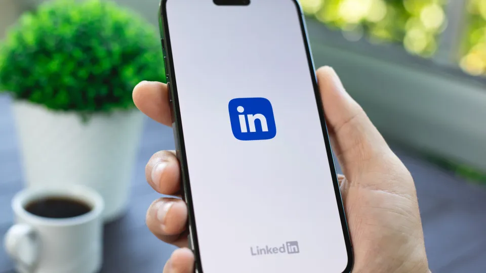 LinkedIn lança busca por vagas com IA que entende o "emprego dos sonhos"